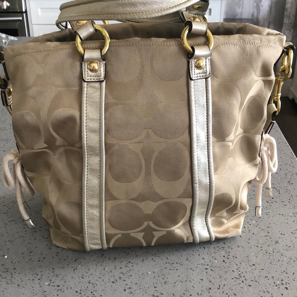 Coach Gold Signature Bag - Picture 3 of 7